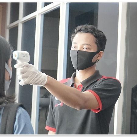 Hotel RedDoorz Syariah near Exit Tol Madyopuro Malang Zewnętrze zdjęcie