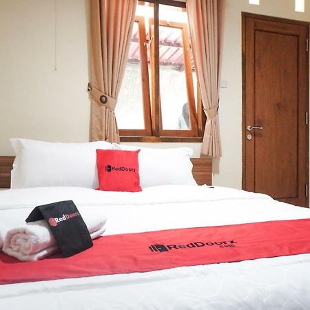 Hotel RedDoorz Syariah near Exit Tol Madyopuro Malang Zewnętrze zdjęcie