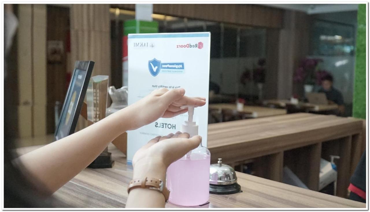 Hotel RedDoorz Syariah near Exit Tol Madyopuro Malang Zewnętrze zdjęcie
