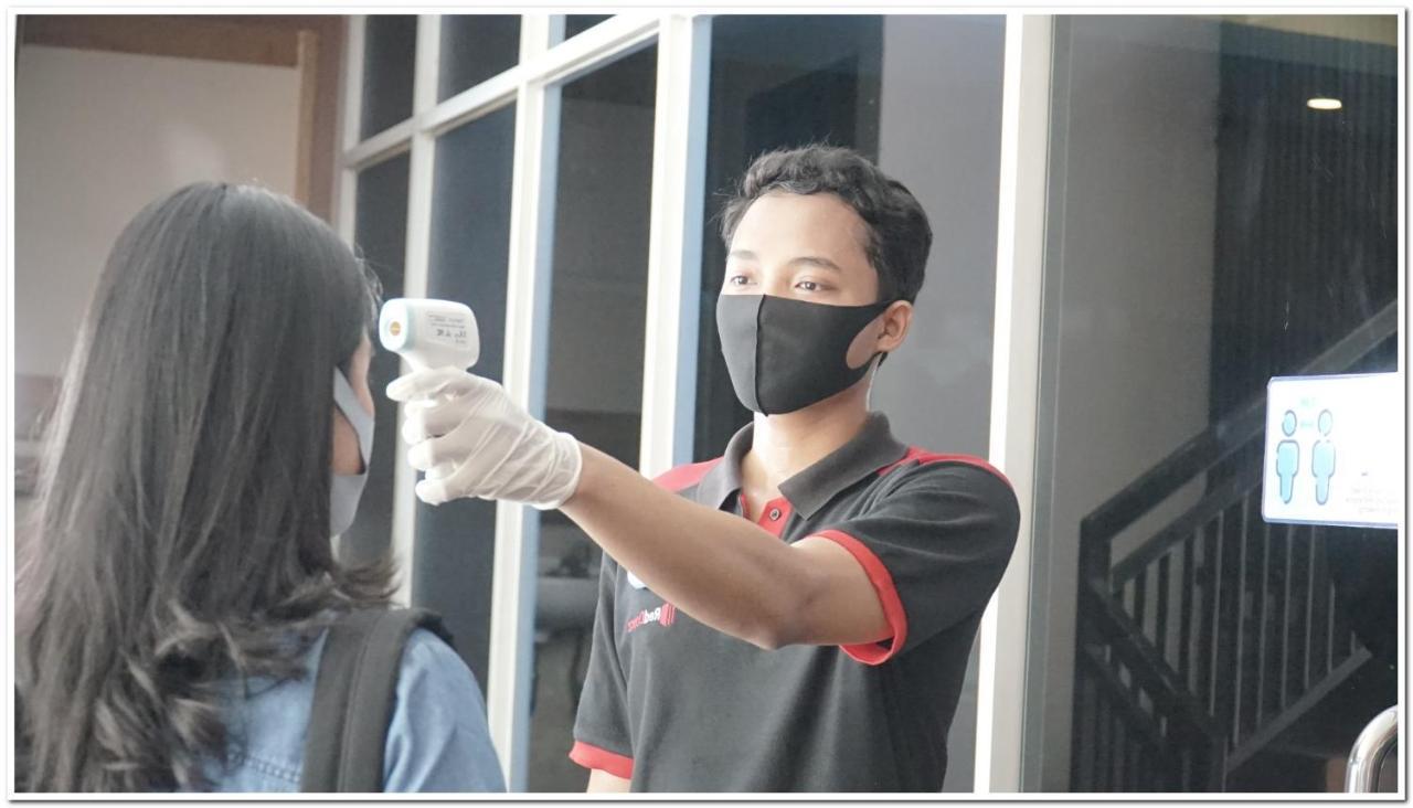 Hotel RedDoorz Syariah near Exit Tol Madyopuro Malang Zewnętrze zdjęcie