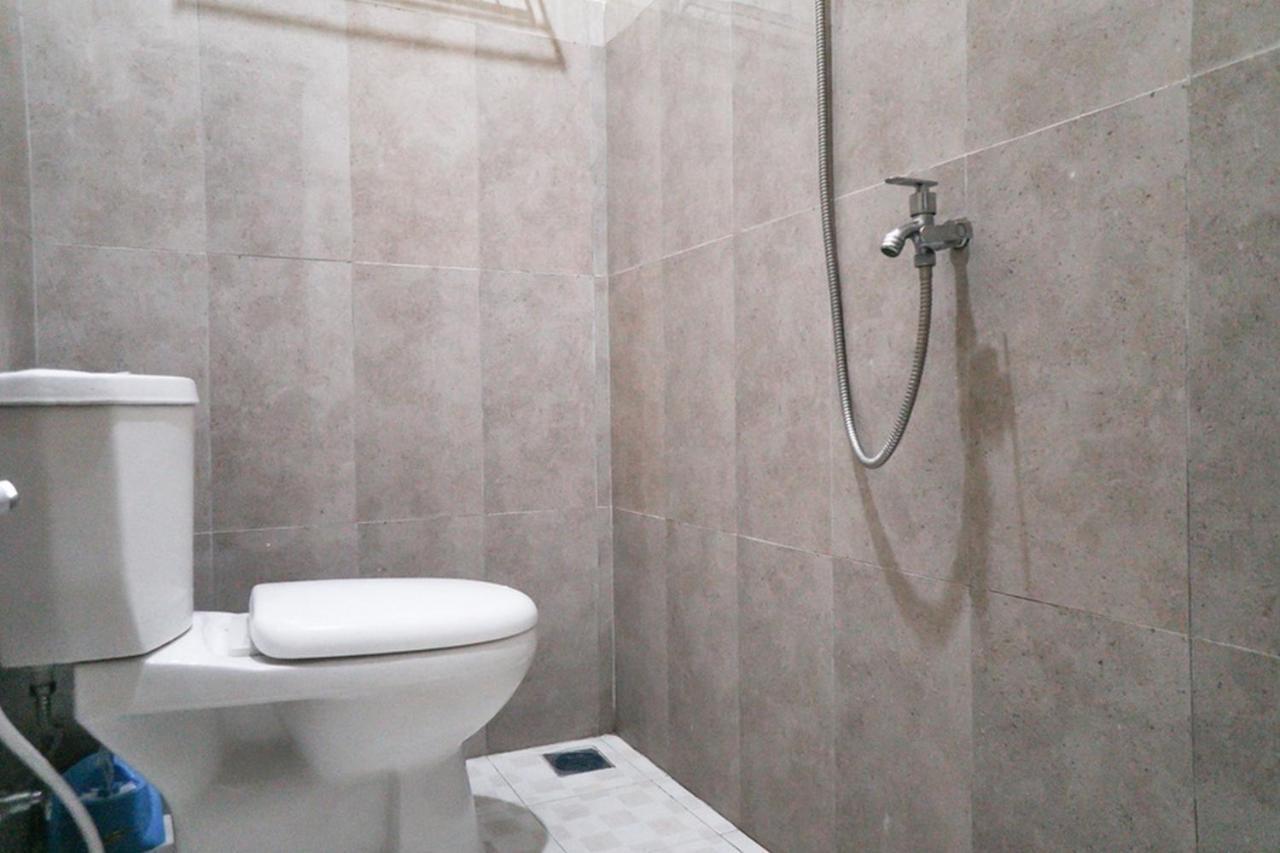 Hotel RedDoorz Syariah near Exit Tol Madyopuro Malang Zewnętrze zdjęcie