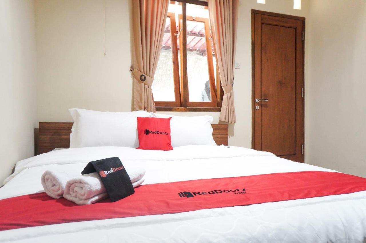 Hotel RedDoorz Syariah near Exit Tol Madyopuro Malang Zewnętrze zdjęcie