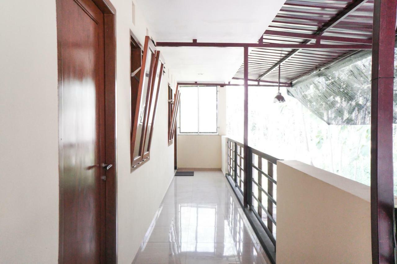 Hotel RedDoorz Syariah near Exit Tol Madyopuro Malang Zewnętrze zdjęcie