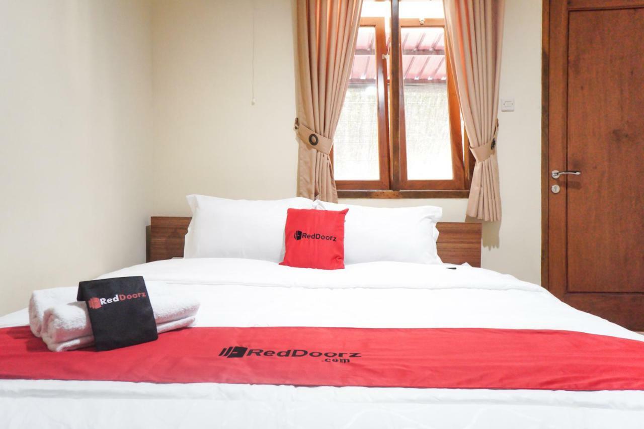 Hotel RedDoorz Syariah near Exit Tol Madyopuro Malang Zewnętrze zdjęcie