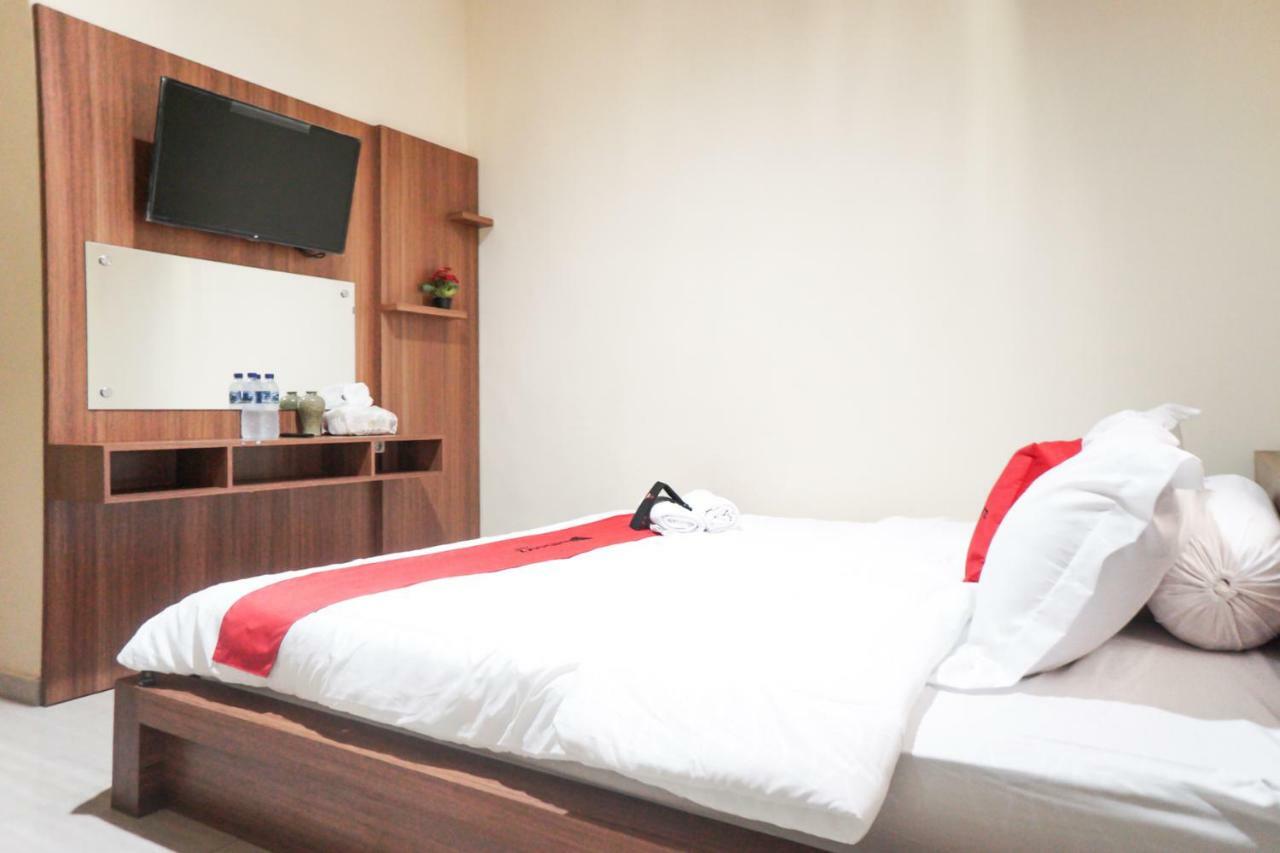 Hotel RedDoorz Syariah near Exit Tol Madyopuro Malang Zewnętrze zdjęcie