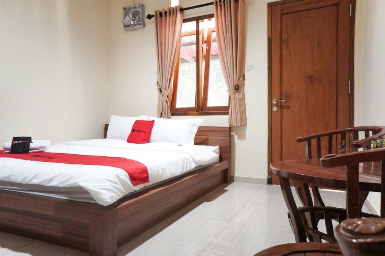 Hotel RedDoorz Syariah near Exit Tol Madyopuro Malang Zewnętrze zdjęcie