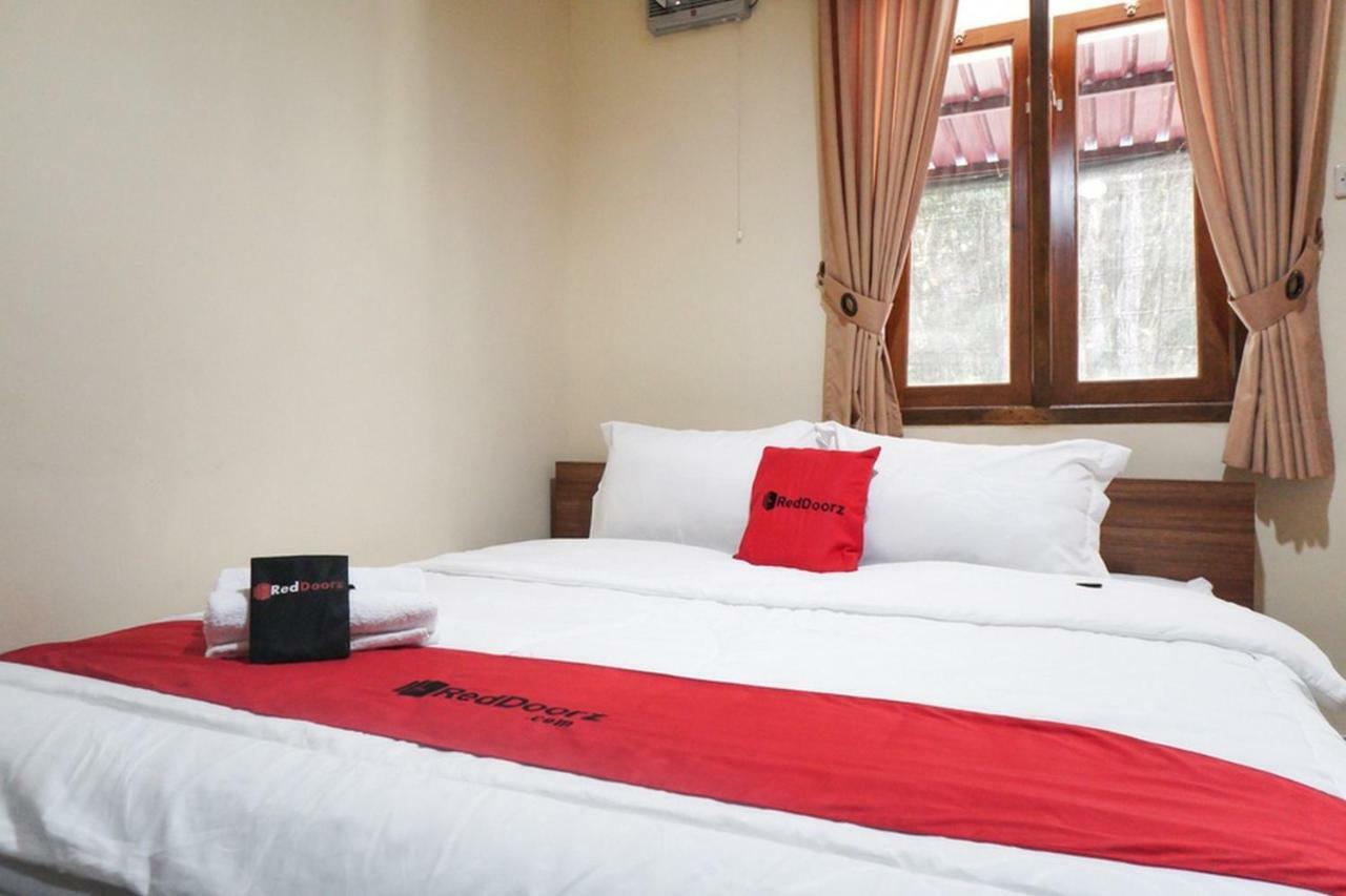 Hotel RedDoorz Syariah near Exit Tol Madyopuro Malang Zewnętrze zdjęcie
