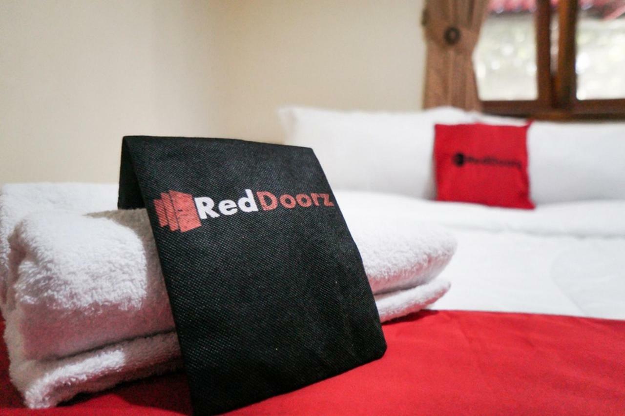 Hotel RedDoorz Syariah near Exit Tol Madyopuro Malang Zewnętrze zdjęcie